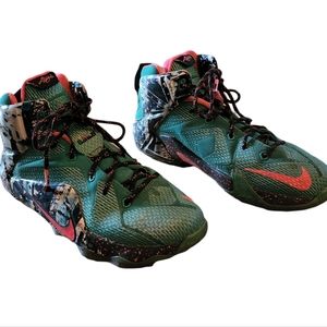 Nike Lebron XII 12 GS Emerald Green Christmas Youth Shoes Sz 6.5Y